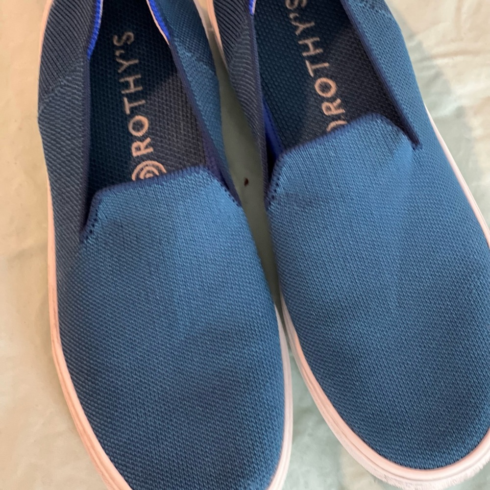 Rothy’s size 7 skip on sneaker. Teal.